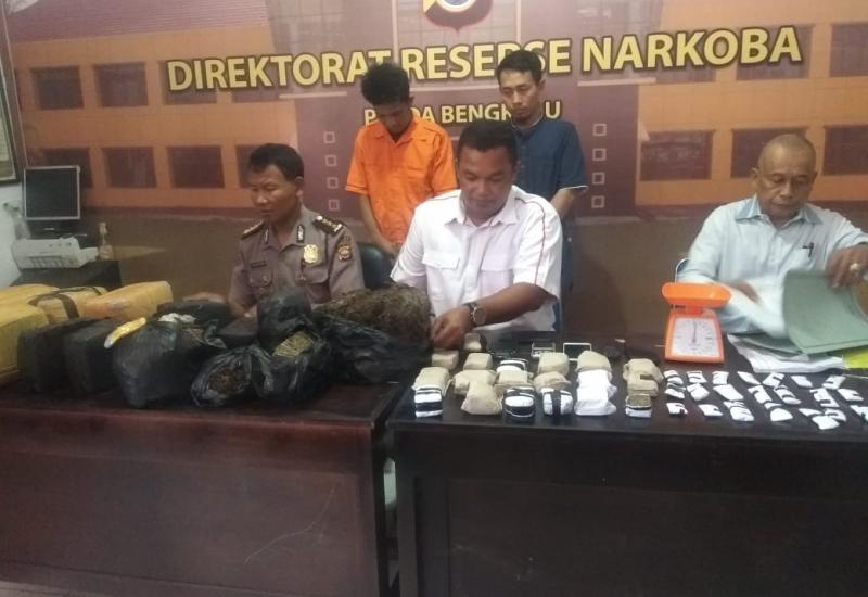 Rilis pengungkapan penangkapan narkoba jenis ganja sebanyak 40 Kg.