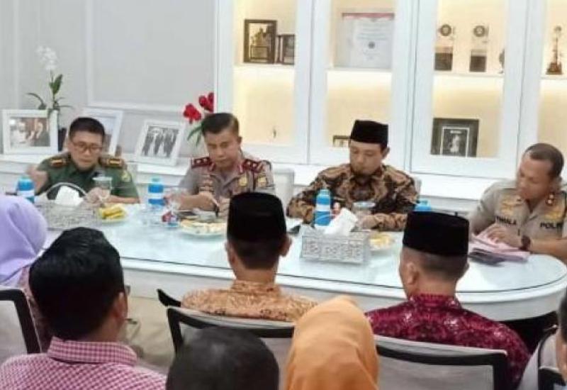 Kapolda, Wawali beserta pihak terkiat saat rapat bahas Pasar Panorama.