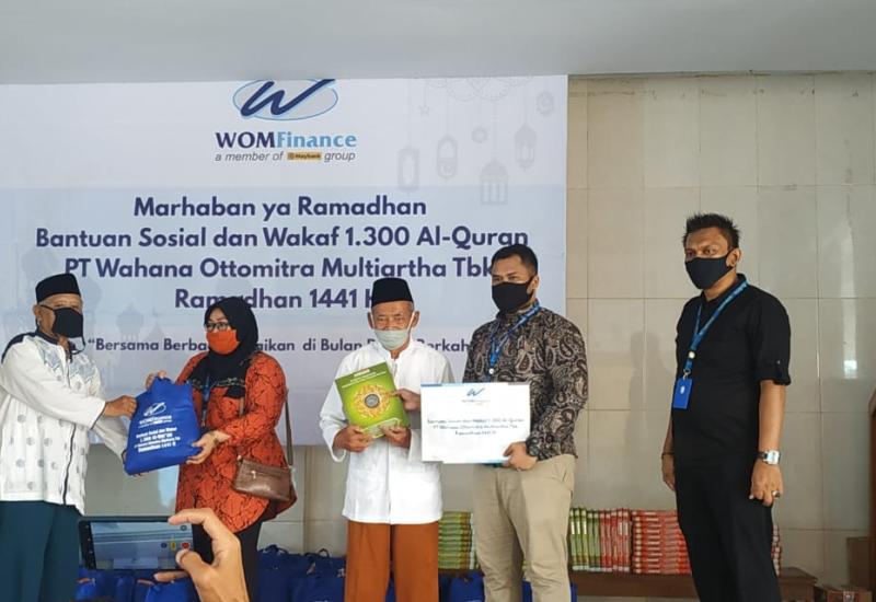 WOM Finance Berbagi, 1.300 Al-Qur'an Disalurkan ke Pesantren