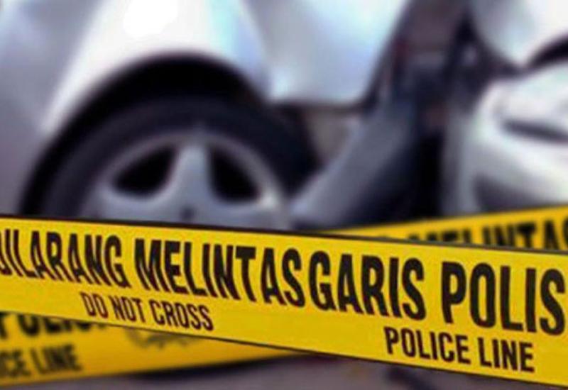 Salah Jalur, Mobnas Pemprov Yang Dikendarai Honorer Tabrak Pembatas Jalan