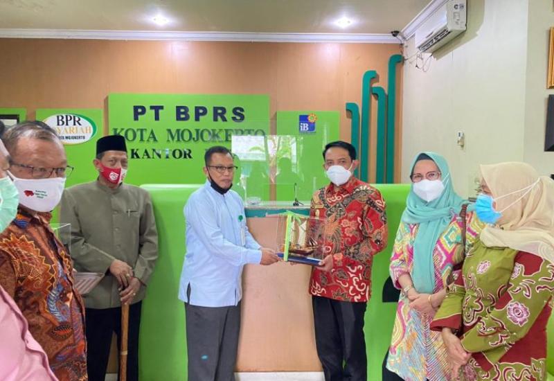 Serius Ingin Kembangkan BPRS Fadillah Kota, Plt Walikota Belajar ke Mojokerto