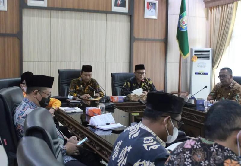 Rapat perwal