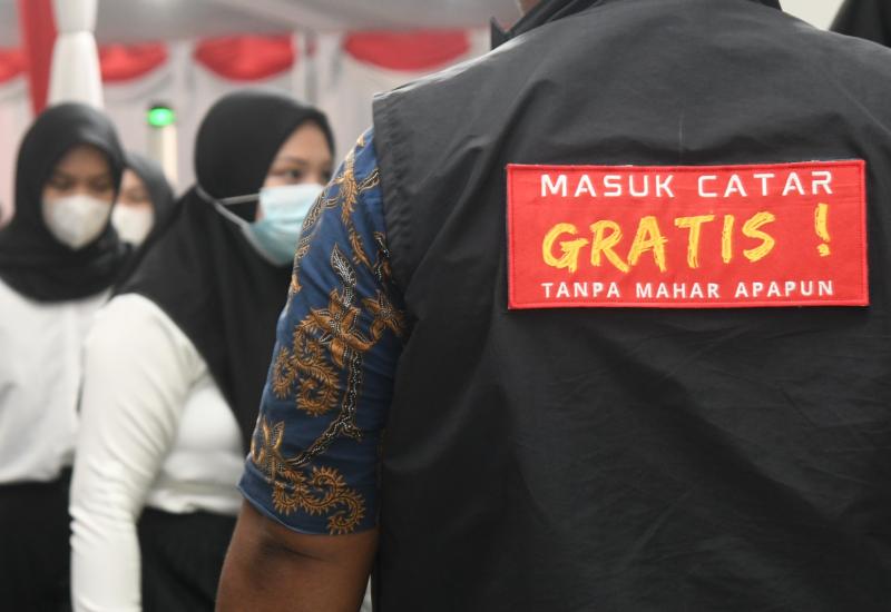 Jakarta - Kementerian Hukum dan HAM (Kemenkumham) membuka pendaftaran calon taruna (catar) sekolah kedinasan tahun anggaran 2024. Pendaftaran dilakukan secara online sejak 15 Mei hingga 13 Juni 2024.   Pembukaan seleksi catar ini telah diresmikan melalui surat Pengumuman No. SEK-KP.02.04-167 yang ditandatangani oleh Sekretaris Jenderal Kemenkumham, Andap Budhi Revianto. Pengumuman ini dapat diakses pada laman https://catar.kemenkumham.go.id/   Andap menjelaskan pendaftaran dibuka untuk formasi umum dengan p