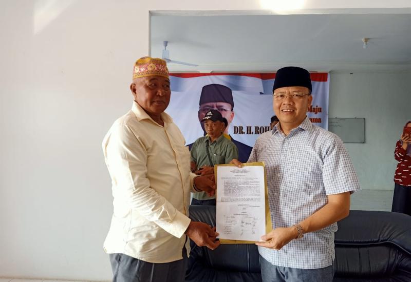 Salah satu kelompok masyarakat memberikan dukungan kepada Rohidin Mersyah untuk maju ke Pilgub mendatang.
