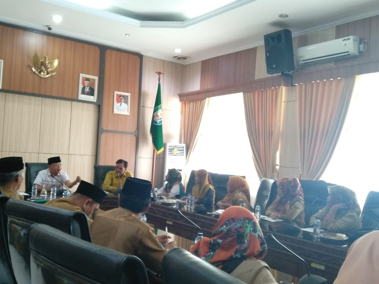 Saat audiensi Guru Honorer 35+ bersama Gubernur.