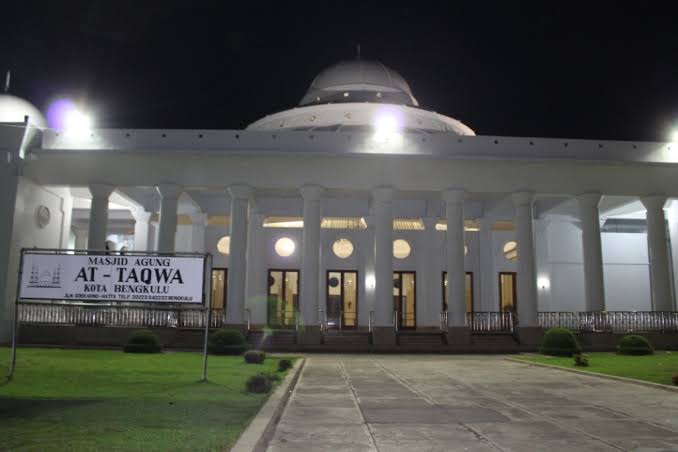 Masjid Agung At-Taqwa Kota Bengkulu, Sumber : Google.