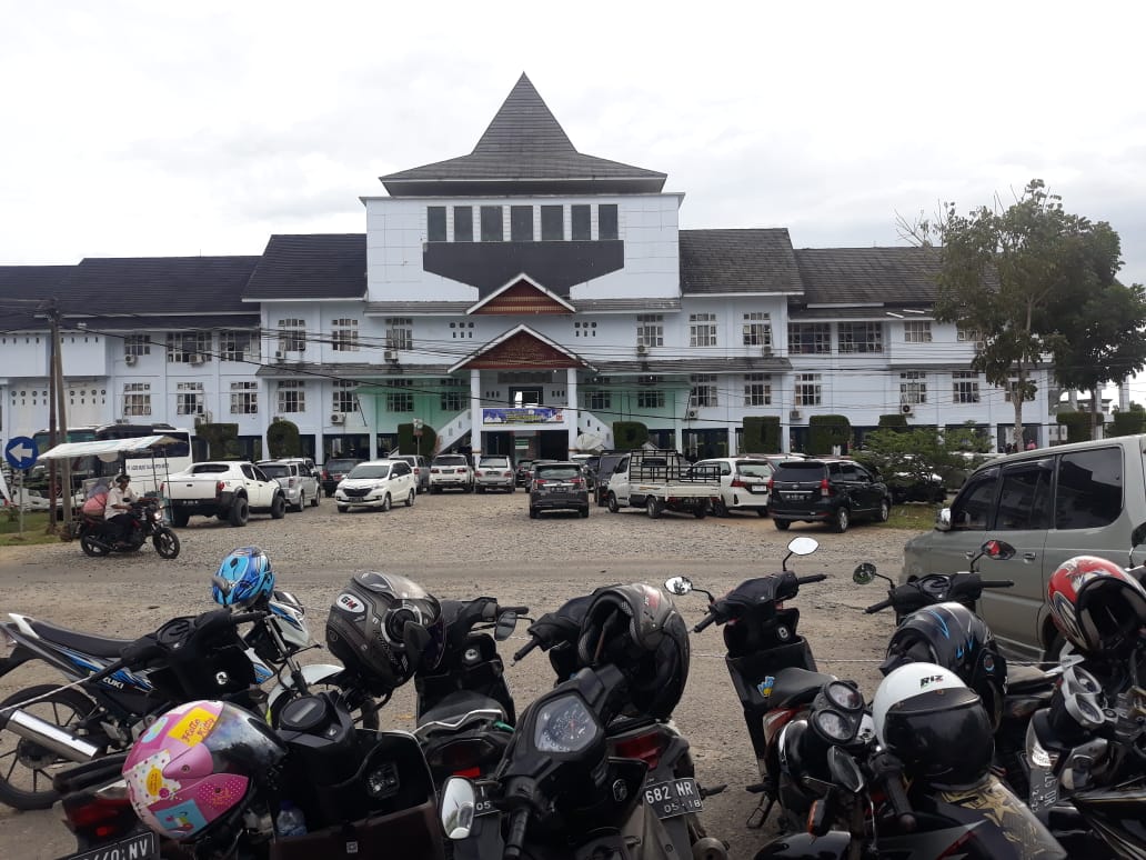 Salah satu lahan parkir di perayaan HUT ke-17 Mukomuko.