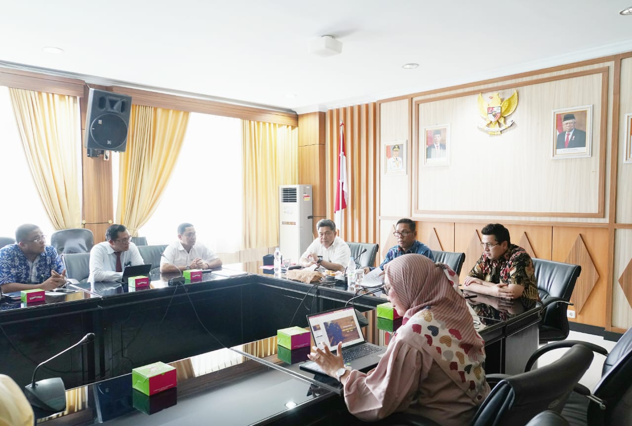 Wagub Dedy saat rapat membahas Kopi Bengkulu.
