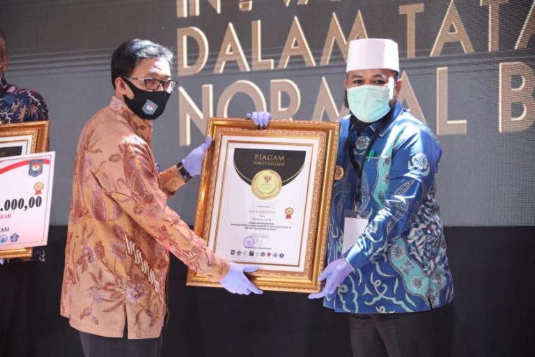 Walikota Helmi Terima Penghargaan Inovasi Daerah Sektor Transportasi dari Kemendagri