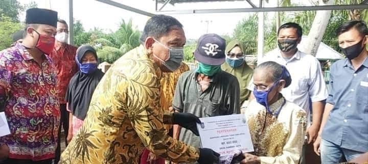 BLT DD Tahap III Desa Samban Jaya Diserahkan