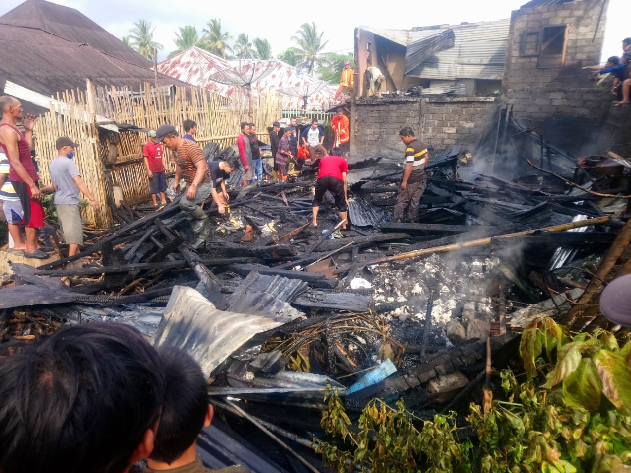 Diduga Korsleting, Rumah Kayu Hangus Dilahap Sijago Merah