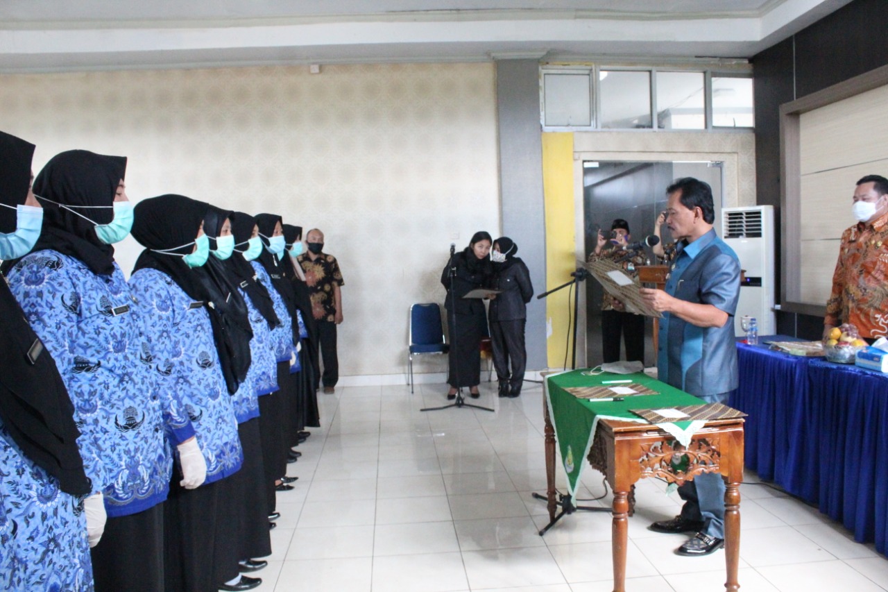 Dilantik Bupati, 8 Orang CPNS Benteng Sah Jadi PNS