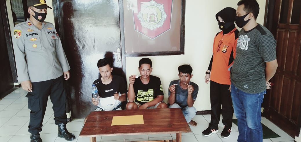 3 Pemuda Terciduk Lagi Asyik Nyabu di Pondok Kebun Karet Desa Arga Mulya