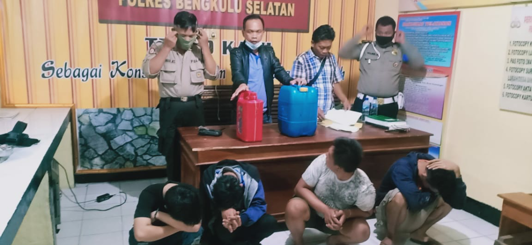 35 Liter Tuak Disita Polsek Kota Manna
