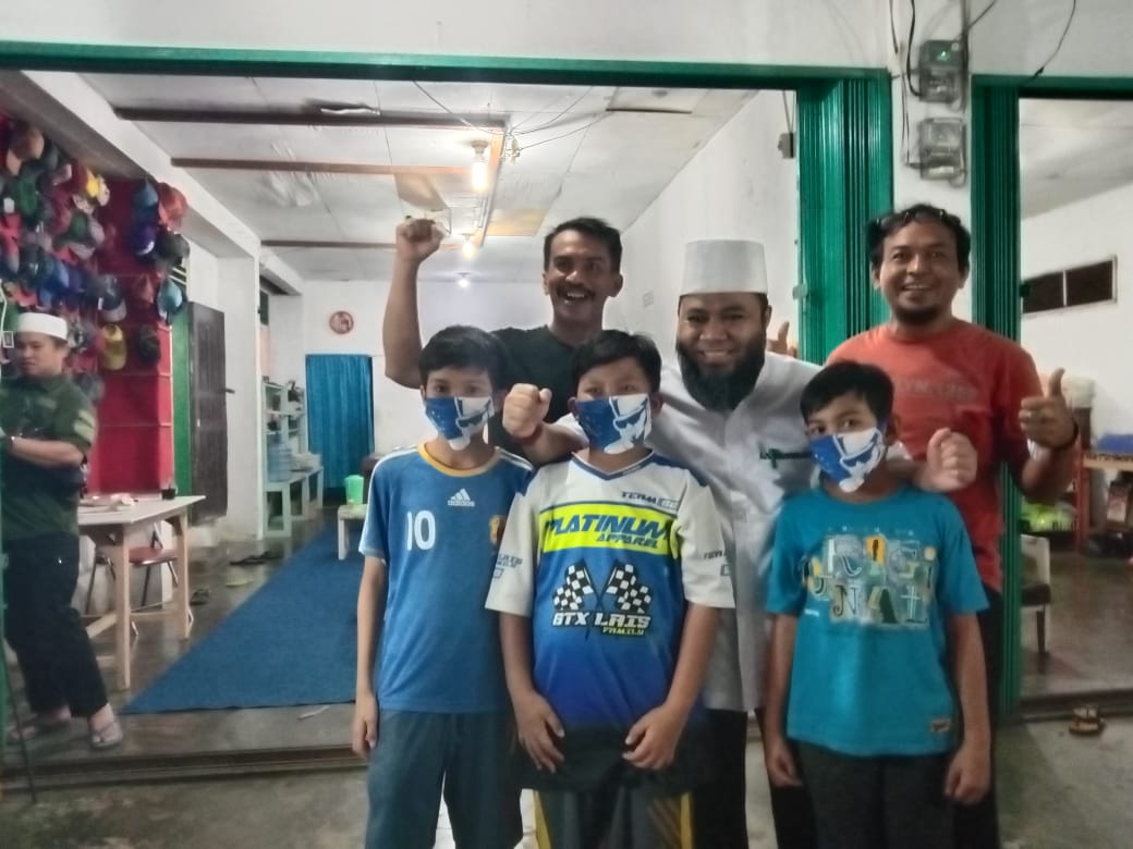 Bak Artis, Helmi Hasan Disapa Pak Jenggot dan Diminta Foto Bareng Oleh Warga