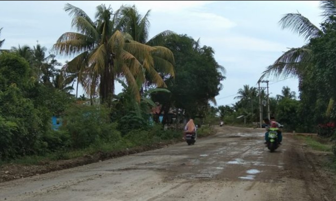 Jalan Diperbaiki, Warga Mukomuko Diminta Hati-Hati