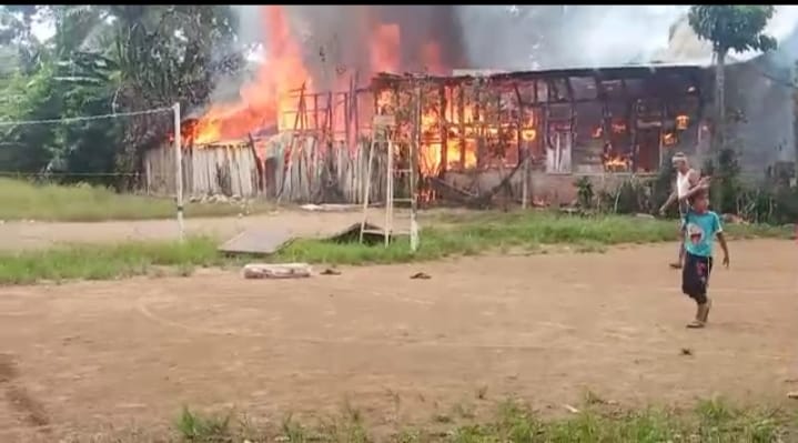 Tengah Hari, Rumah Pria Paruh Baya Hangus Terbakar