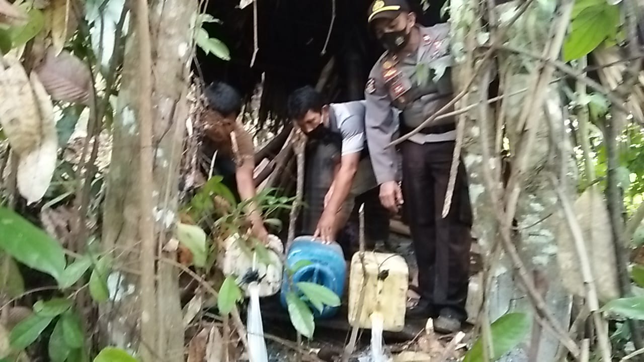 Tiga Pondok Pambrik Cap Tikus Dimusnahkan