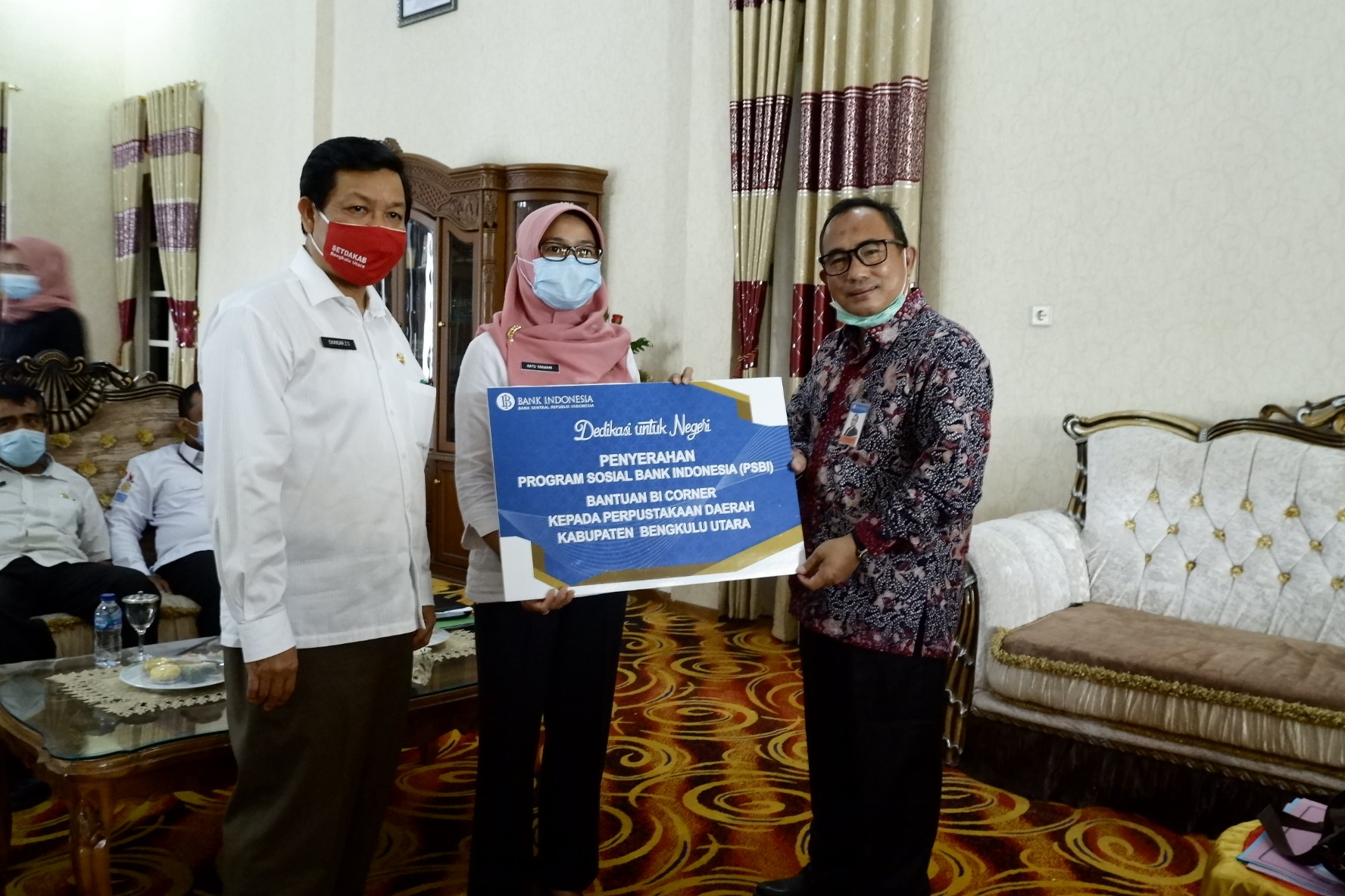 Pemkab BU Terima Bantuan Paket Pendidikan Dari BI