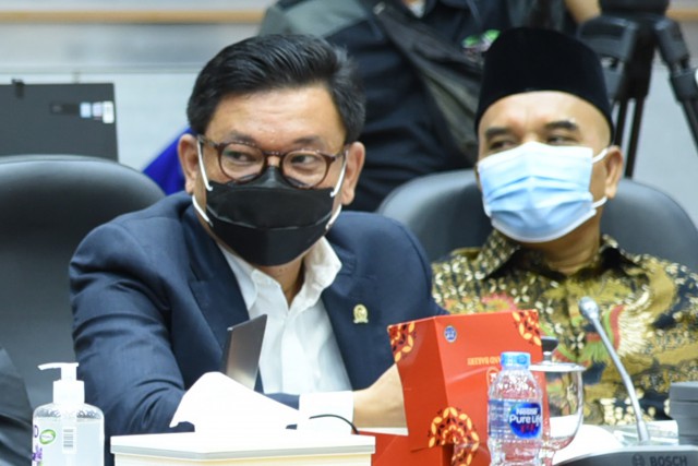 Wakil Ketua Komisi VIII DPR RI Ace Hasan Syadzily Saat rapat kerja Komisi VIII DPR RI dengan Kementerian Agama (Kemenag) RI, di Ruang Rapat Komisi VIII, Gedung Nusantara II, Senayan, Jakarta, Senin (23/11/2020)' Foto : Oji/Man
