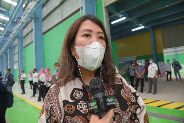 Anggota Komisi VI DPR RI Sondang Tiar Debora Tampubolon usai menghadiri pertemuan Tim Kunjungan Kerja Spesifik Komisi VI DPR RI dengan direksi PT. Bank BTN, direksi PT INKA, dan direksi PT PT Stadler INKA Indonesia di Banyuwangi, Jawa Timur, Senin (23/11/2020). Foto : Tasya/Man
