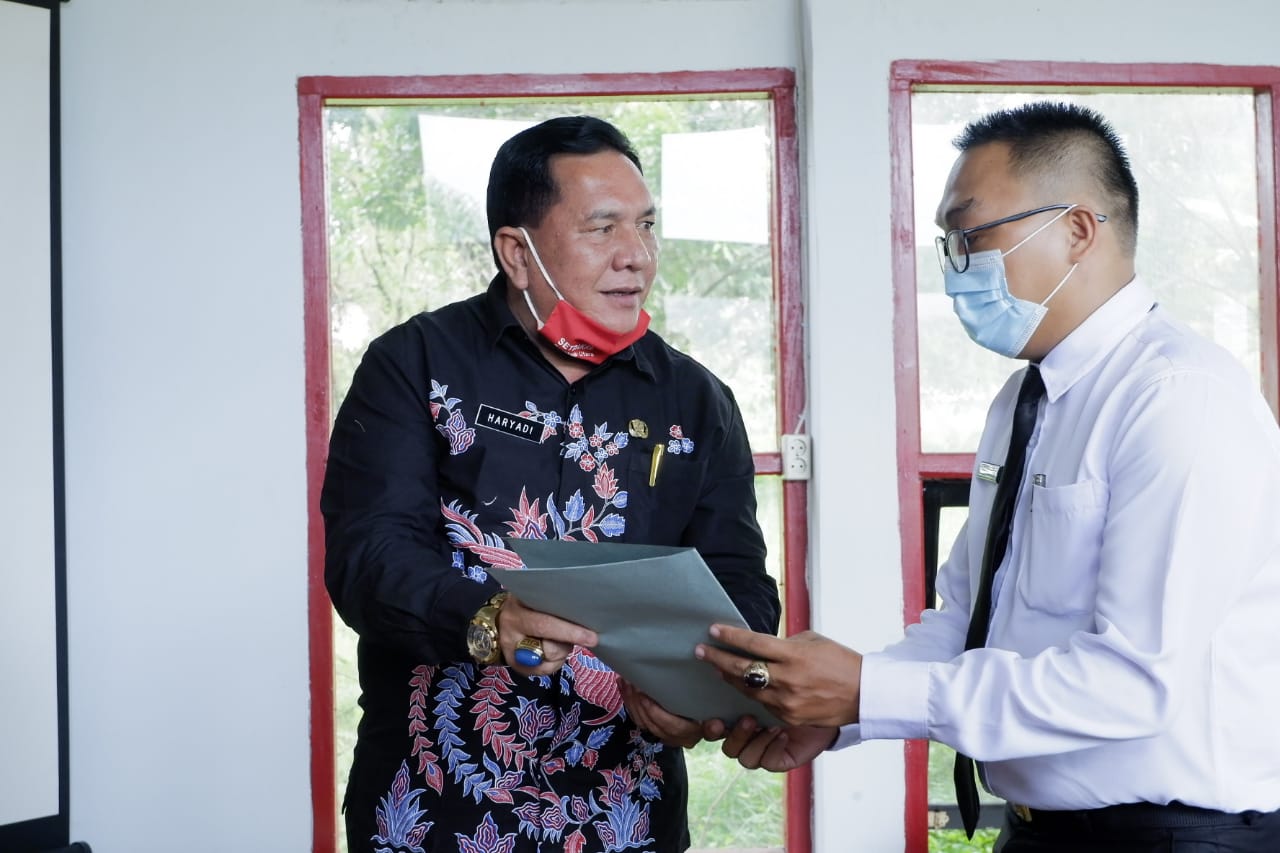 Pemkab BU Serahkan SK CPNS 2019, Ini Pesan Sekda Haryadi