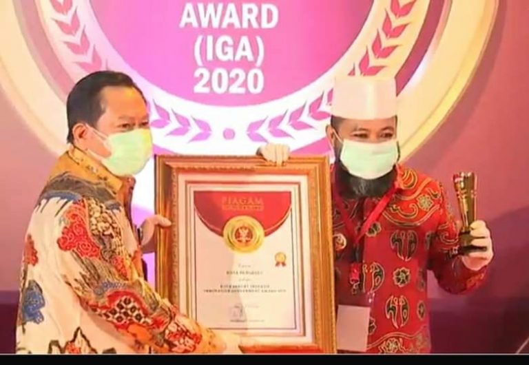 Kota Bengkulu Dinobatkan Kota Sangat Inovatif, Walikota Helmi Terima Penghargaan IGA 2020