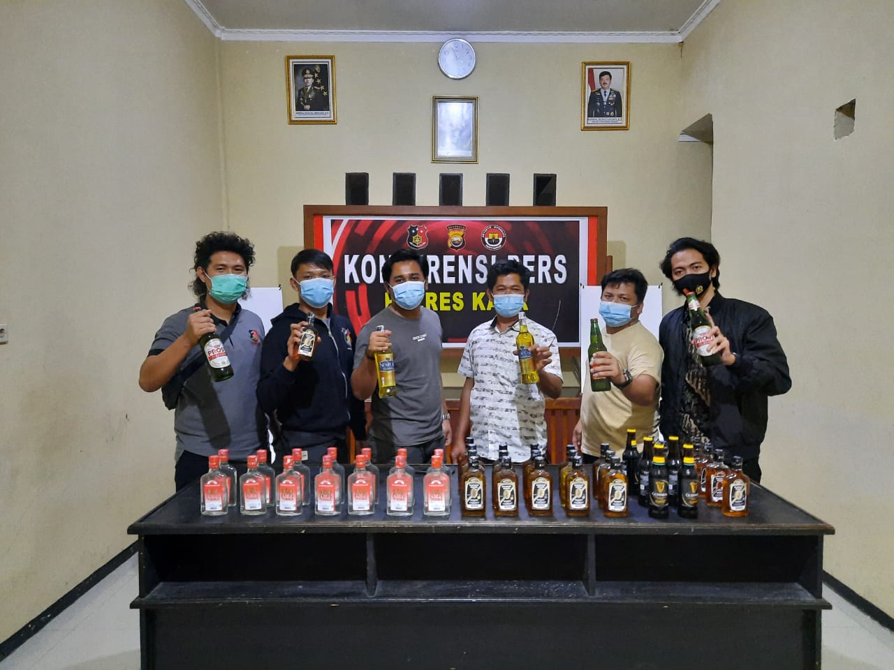 Razia Warung, Puluhan Miras Diamankan, Pedagang Diimbau
