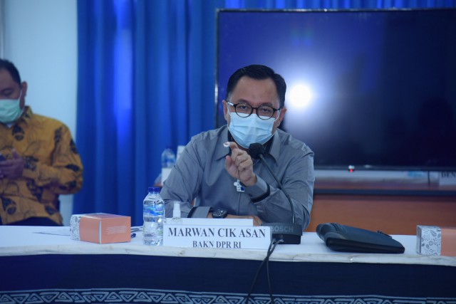 Ketua Badan Akuntabilitas Keungan Negara (BAKN) DPR RI Marwan Cik Asan saat memimpin rapat antara Tim Kunjungan Kerja BAKN DPR RI dengan jajaran direksi BPOM Bandung, PT Bio Farma dan perwakilan dari  Kementerian Kesehatan di Balai Besar BPOM Bandung, Jawa Barat, Selasa (1/12/2020). Foto : Geraldi/mr
