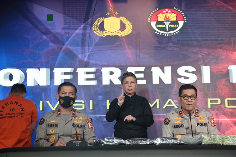 Kadiv Humas Polri saat menggelar konferensi pers/Humas Polri