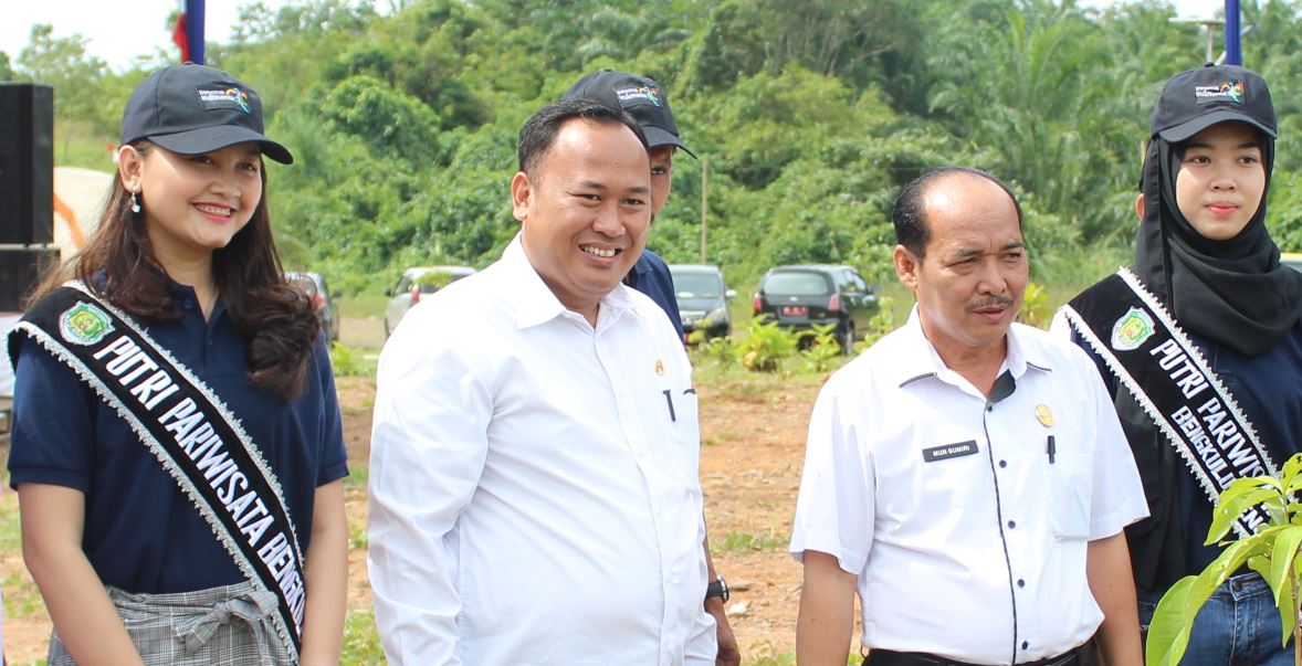 Kadispar Benteng Gunawan Wibisana Rifki (tengah)