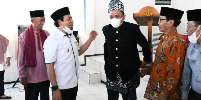 pembagian baju adat