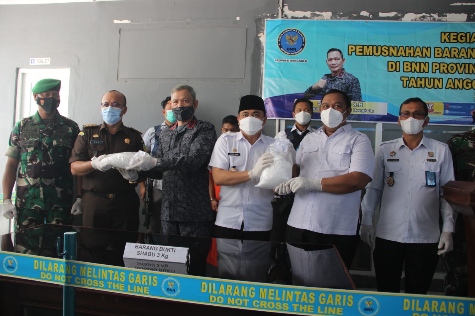 Bakar barang bukti