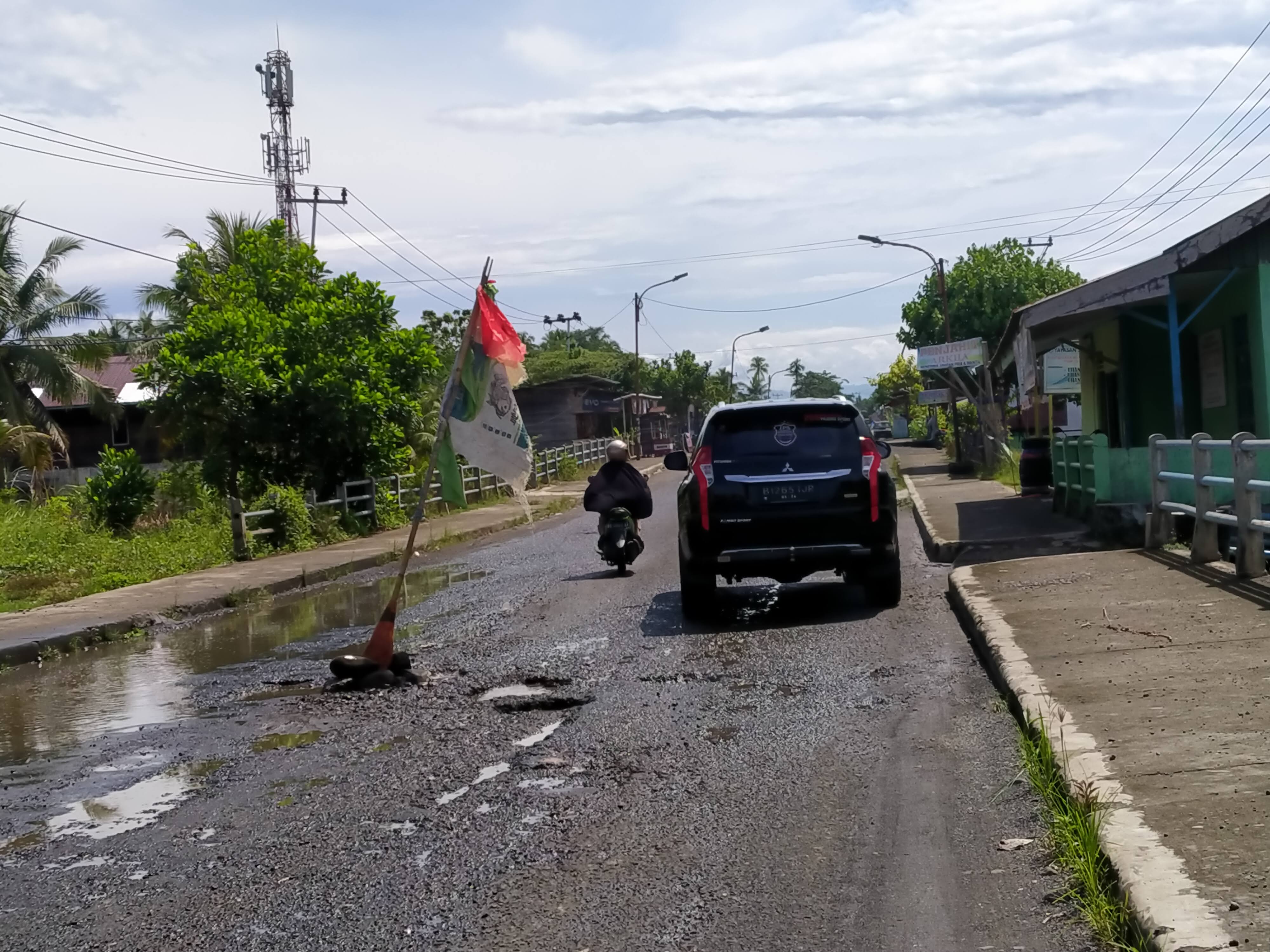 Jalan rusak