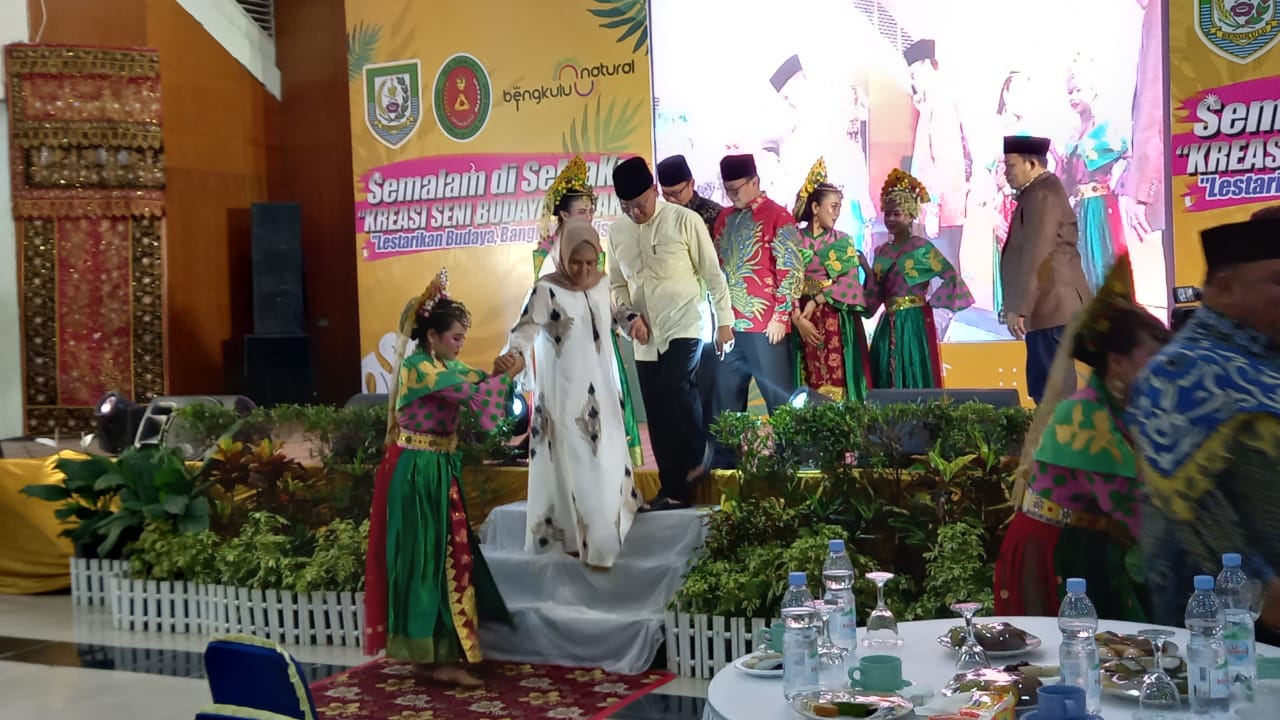 Gelaran Semalam di Semaku