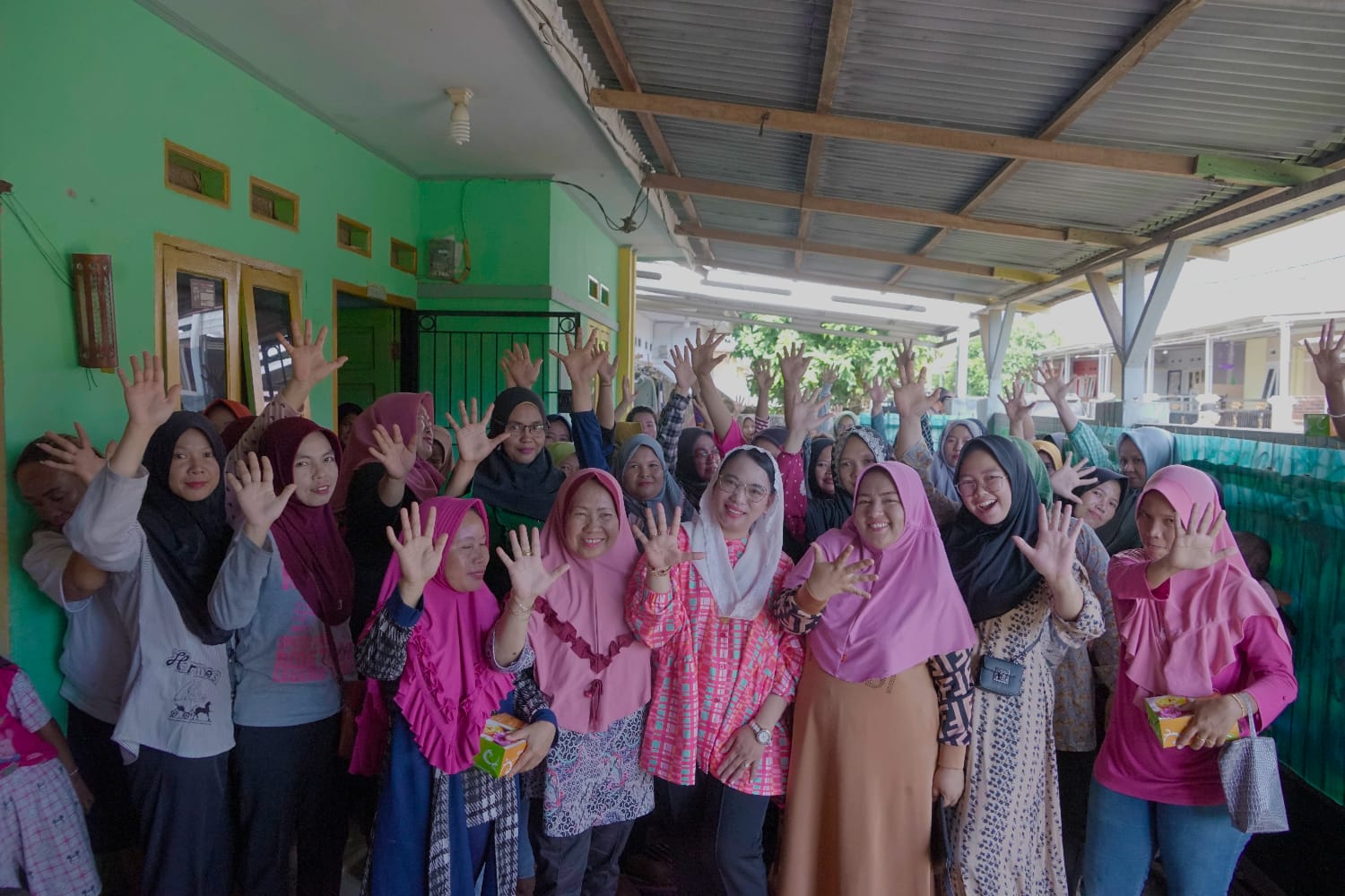 Calon Anggota DPD RI Provinsi Bengkulu nomor Urut 5, apt. Destita Khairilisani, S.Farm., M.S.M, menegaskan komitmennya untuk mengawal isu-isu perempuan dan perlindungan anak jika dipercayakan sebagai perwakilan masyarakat dalam DPD RI. 