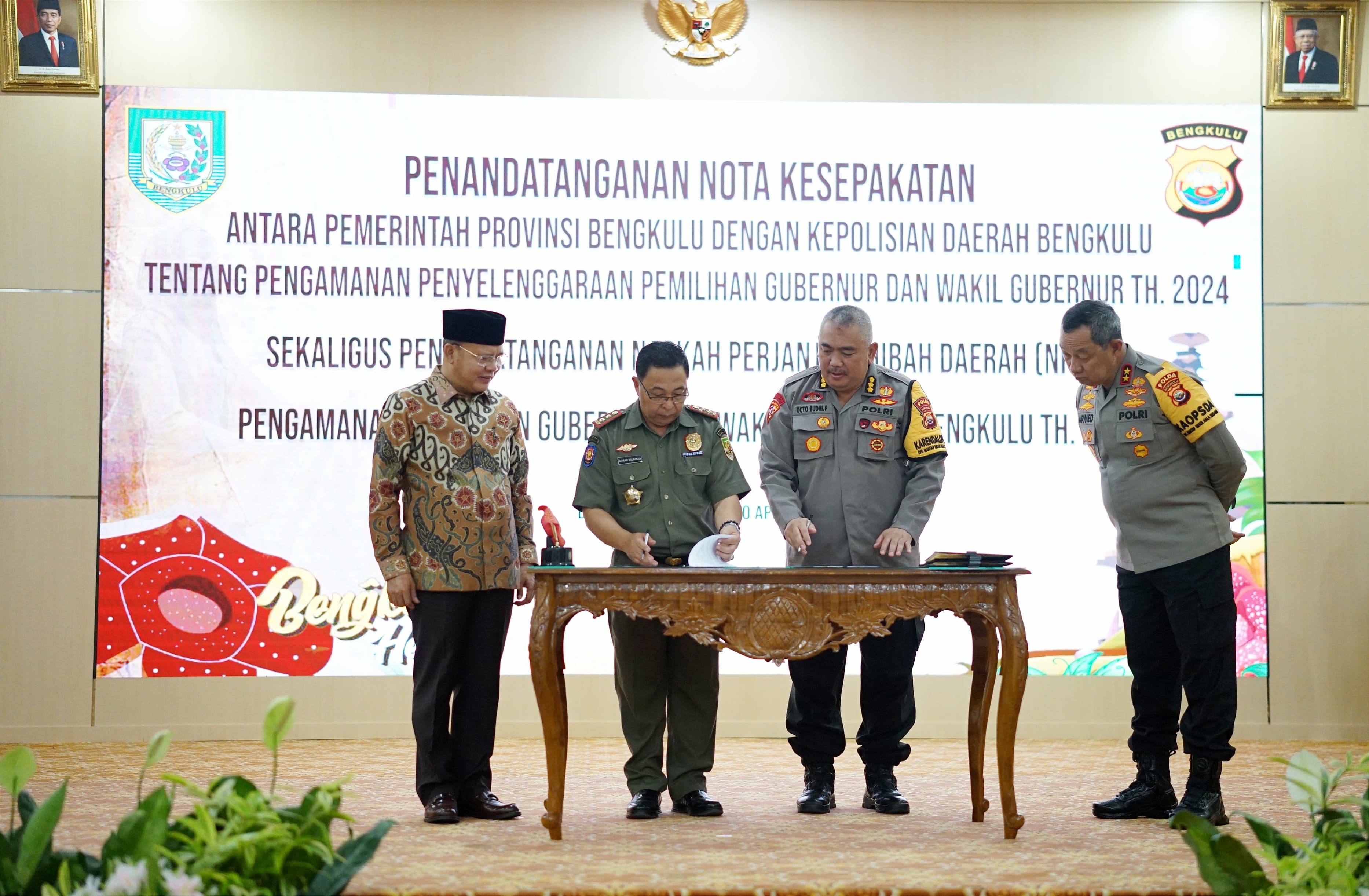 Penandatanganan Naskah Perjanjian Hibah Daerah (NPHD) dalam rangka dukungan anggaran pengamanan penyelenggaraan Pilkada Gubernur dan Wakil Gubernur Bengkulu tahun 2024.  Hal ini ditandatangani oleh Gubernur Rohidin Mersyah dan Kapolda Bengkulu Irjen Pol. Armed Wijaya di Balai Raya Semarak pada Selasa (30/4/2024).  "Kita baru saja mengikuti penandatanganan NPHD terkait hibah anggaran pengamanan Pilkada Gubernur dan Wakil Guberur yang akan dilaksanakan pada 27 November mendatang. Lalu, secara nasional juga ak