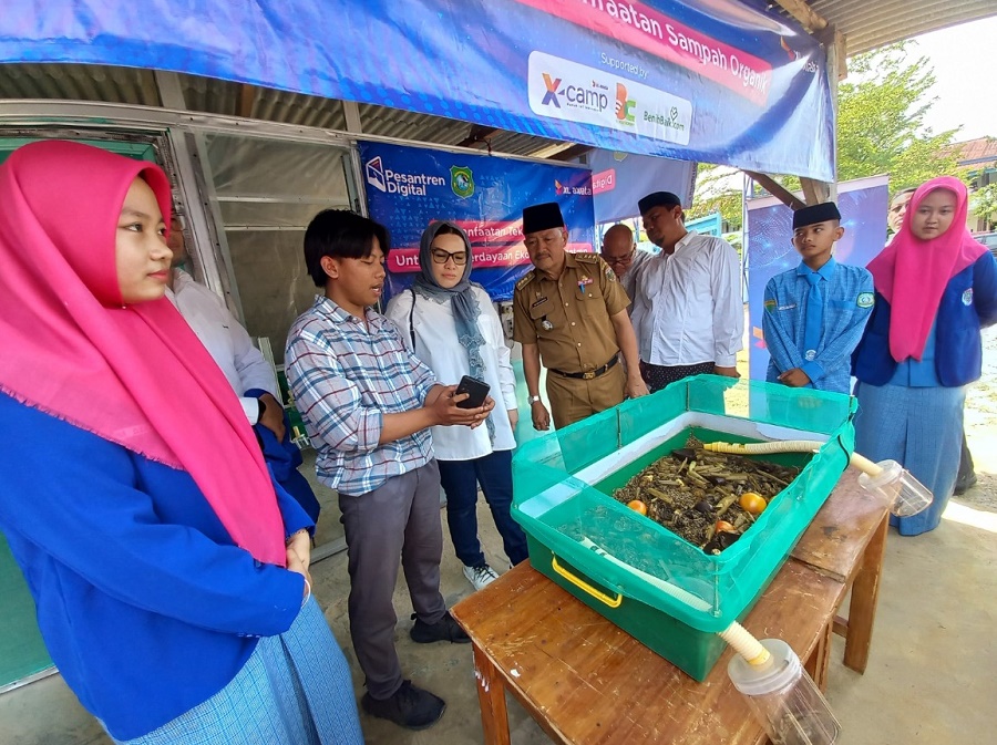 XL Axiata Terapkan Solusi IoT Budidaya Maggot di Pesantren Lampung
