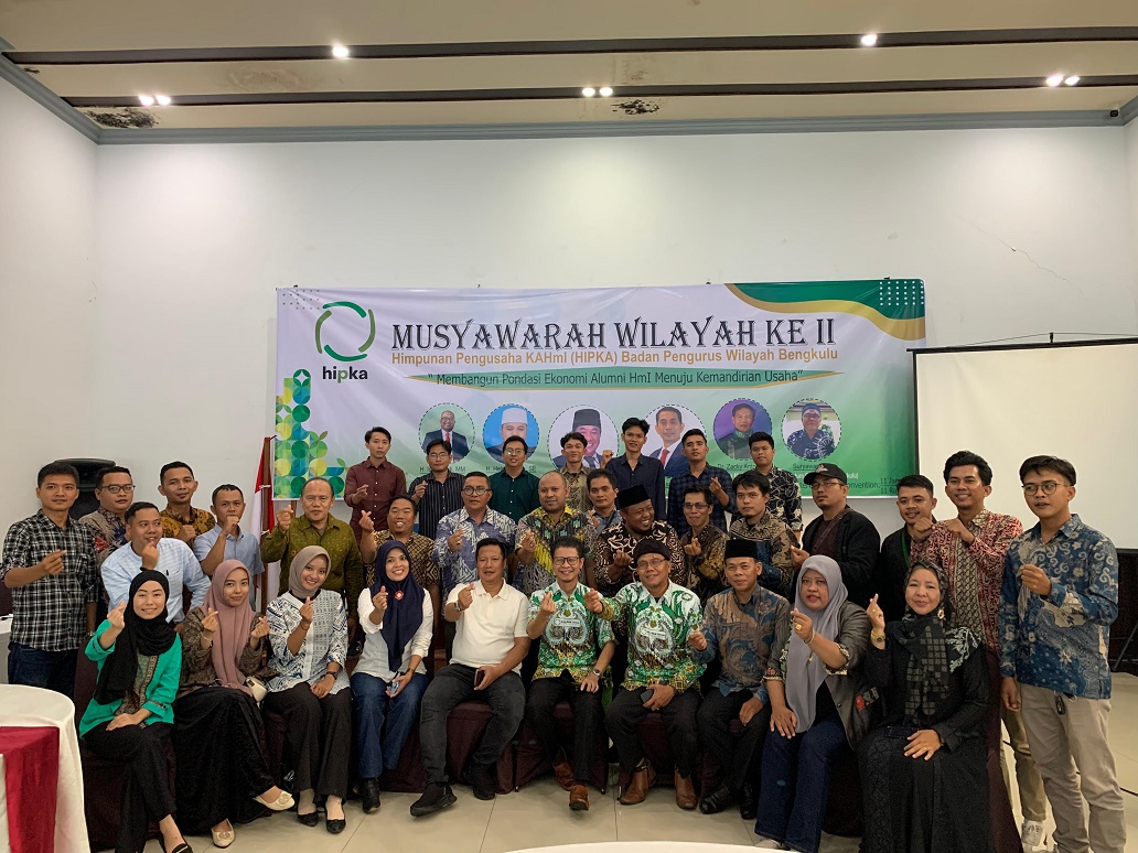 Pengusaha sukses di berbagai bidang, Roni Desa, terpilih sebagai Ketua Umum (Ketum) Badan Pengurus Wilayah (BPW) Himpunan Pengusaha KAHMI (HIPKA) Bengkulu dalam Musyawarah Wilayah (Muswil) ke-II yang berlangsung pada Sabtu, 11 Januari 2025, di salah satu hotel di kawasan Pantai Panjang.