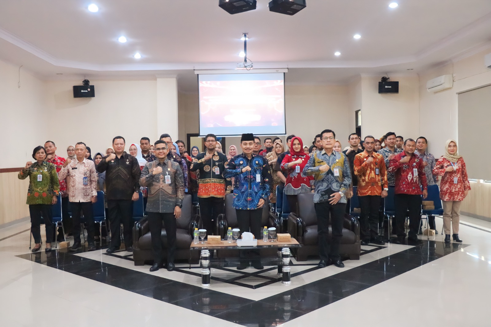 Kantor Wilayah Kementerian Hukum Bengkulu melaksanakan kegiatan Pencanangan Komitmen Bersama Pembangunan Zona Integritas serta Penandatanganan Perjanjian Kinerja Tahun 2025, Kamis (16/1/2025).