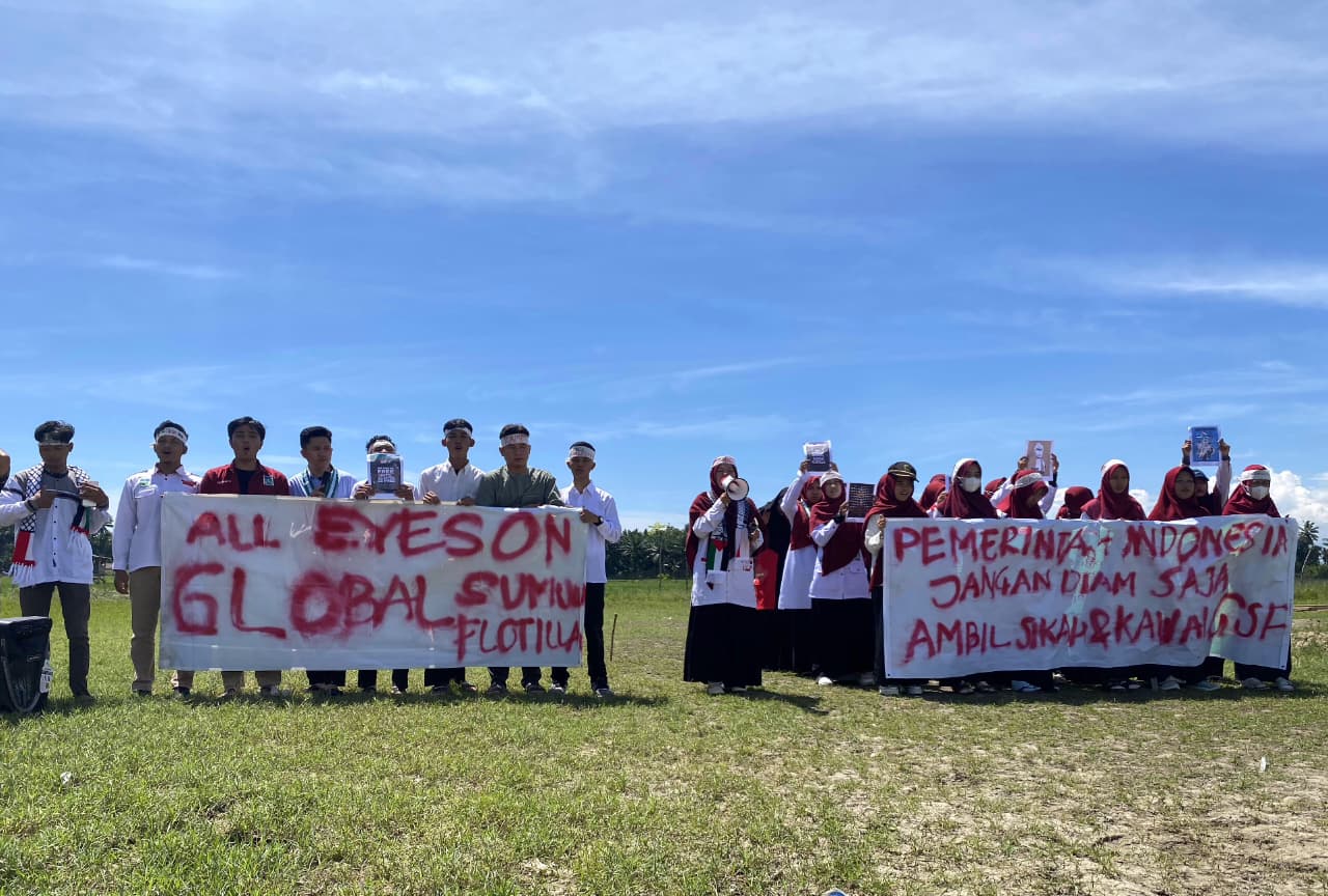 Kesatuan Aksi Mahasiswa Muslim Indonesia (KAMMI) PK Bengkulu Selatan menggelar aksi Bela Palestina bertajuk “PK KAMMI Bengkulu Selatan Bersama Palestina”, sebagai bentuk solidaritas terhadap rakyat Gaza dan kecaman atas tindakan brutal Israel yang terus melakukan genosida serta pembajakan terhadap Armada Kemanusiaan Global Sumud Flotilla.