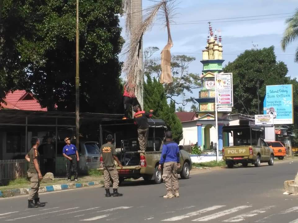 Penertiban baliho dan spanduk.