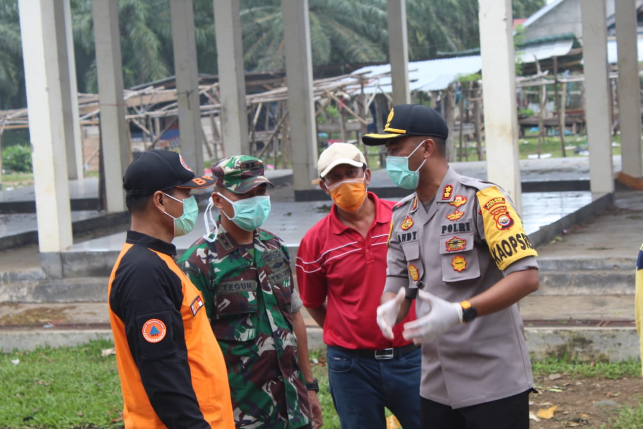 Pemkab dan Jajaran Polres Mukomuko Kembali Semprot Disinfektan