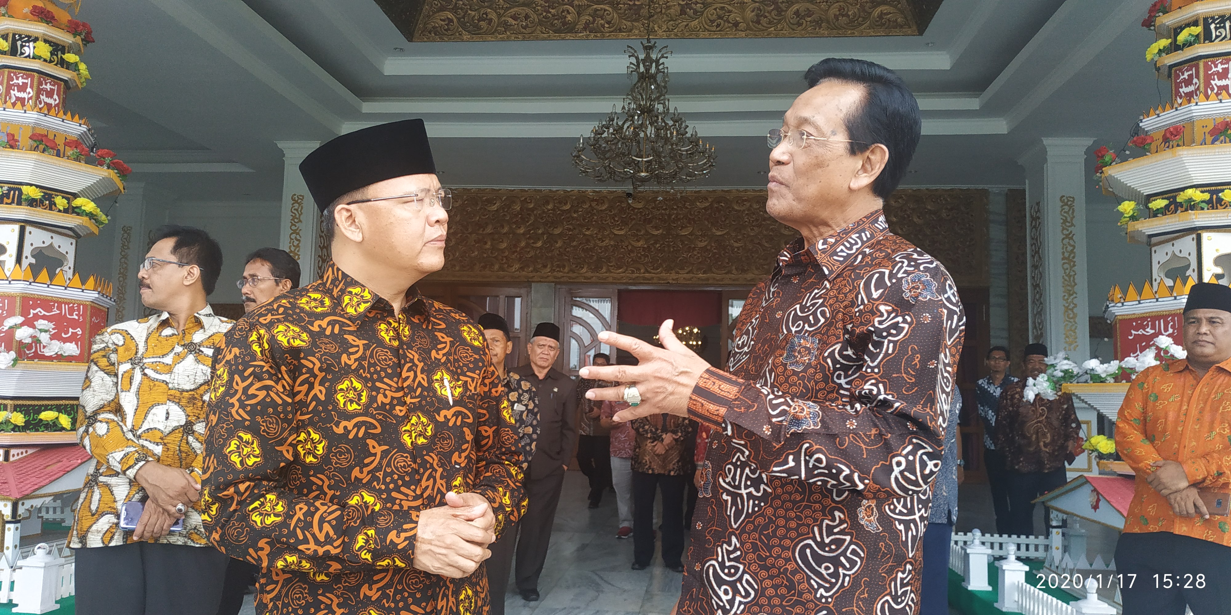 Momen keakraban diantara Gubernur Rohidin dan Sri Sultan Hamengkubuwono X.