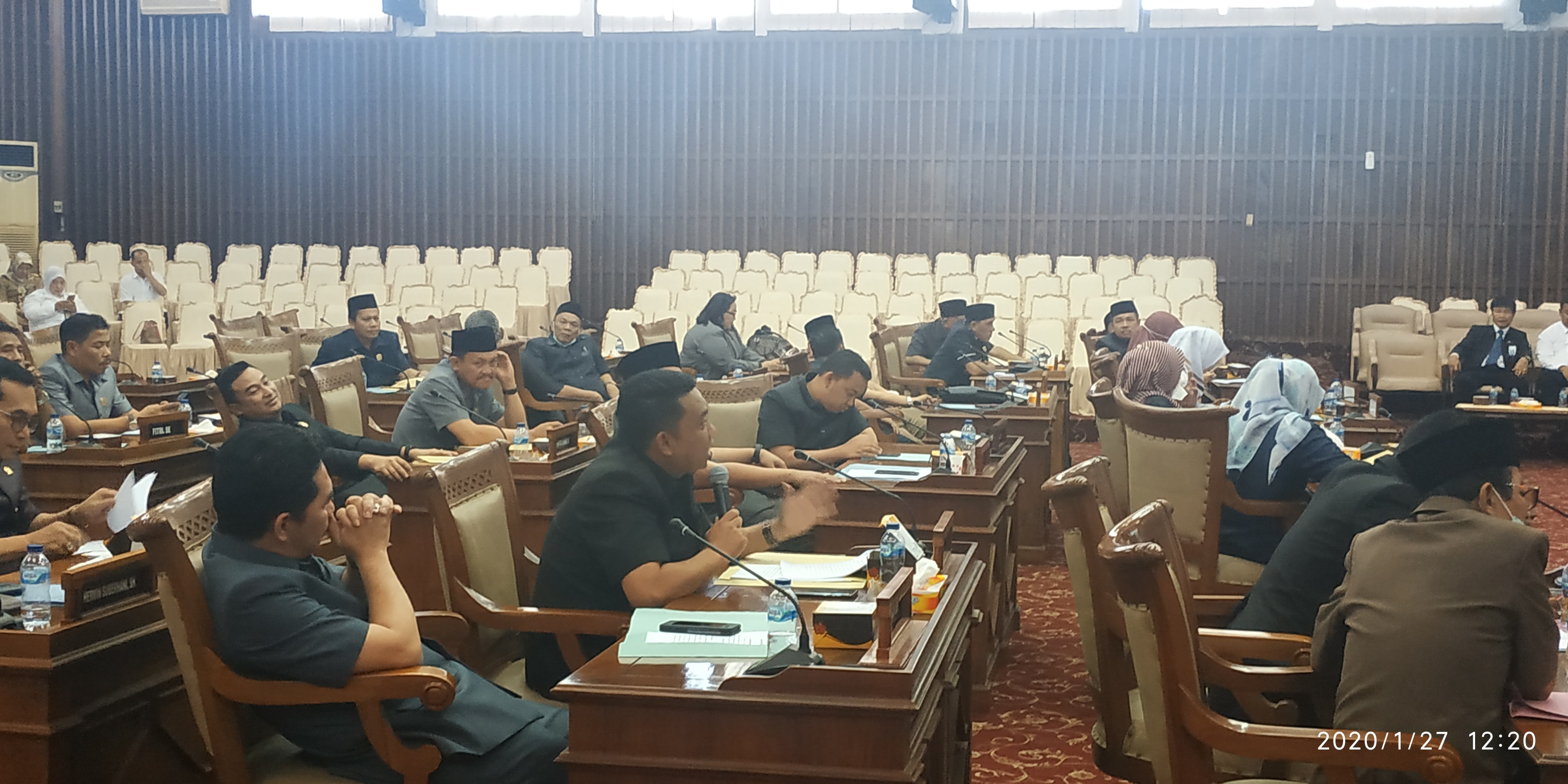 Suasana rapat paripurna pembahasan raperda Retribusi.