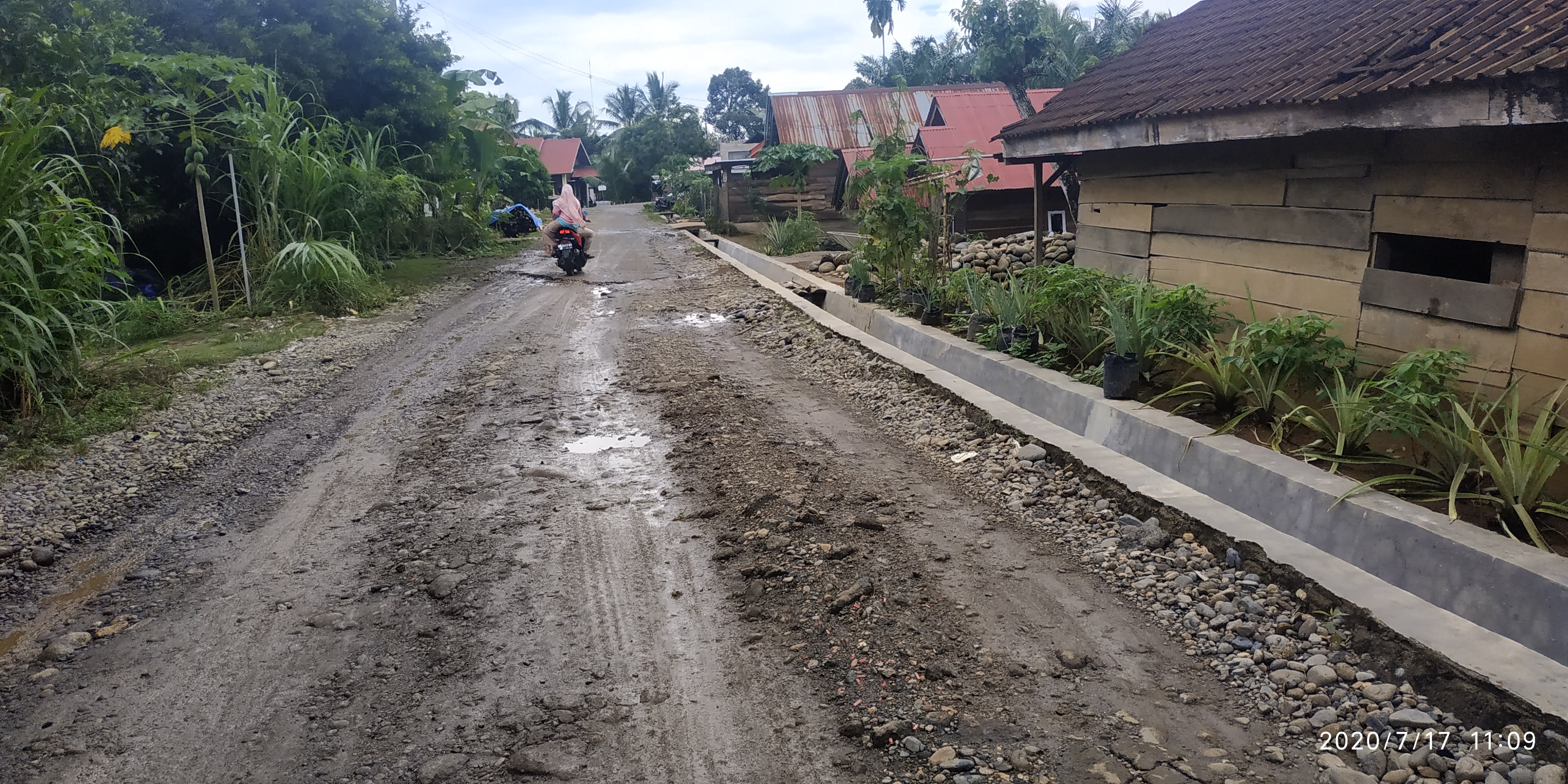 Jalan Buruk, Aktivitas Ekonomi dan Pendidikan Warga Wonosobo Terhambat
