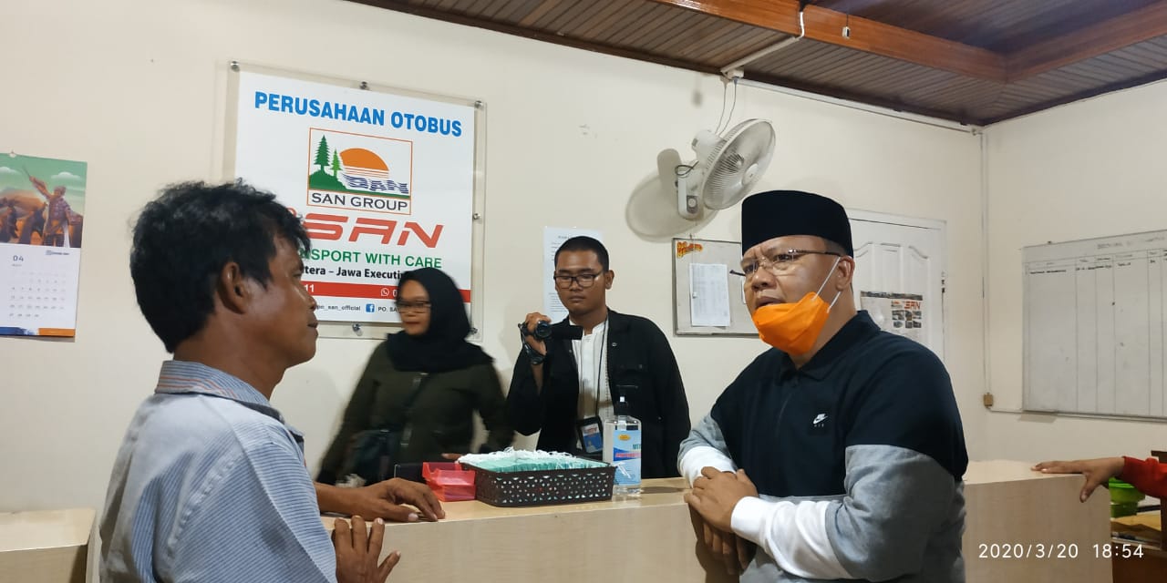 Sidak Bandara dan Loket Bus, Gubernur Tekankan Pengelola Cek Kesehatan Penumpang dan Penyemprotan Disinfektan