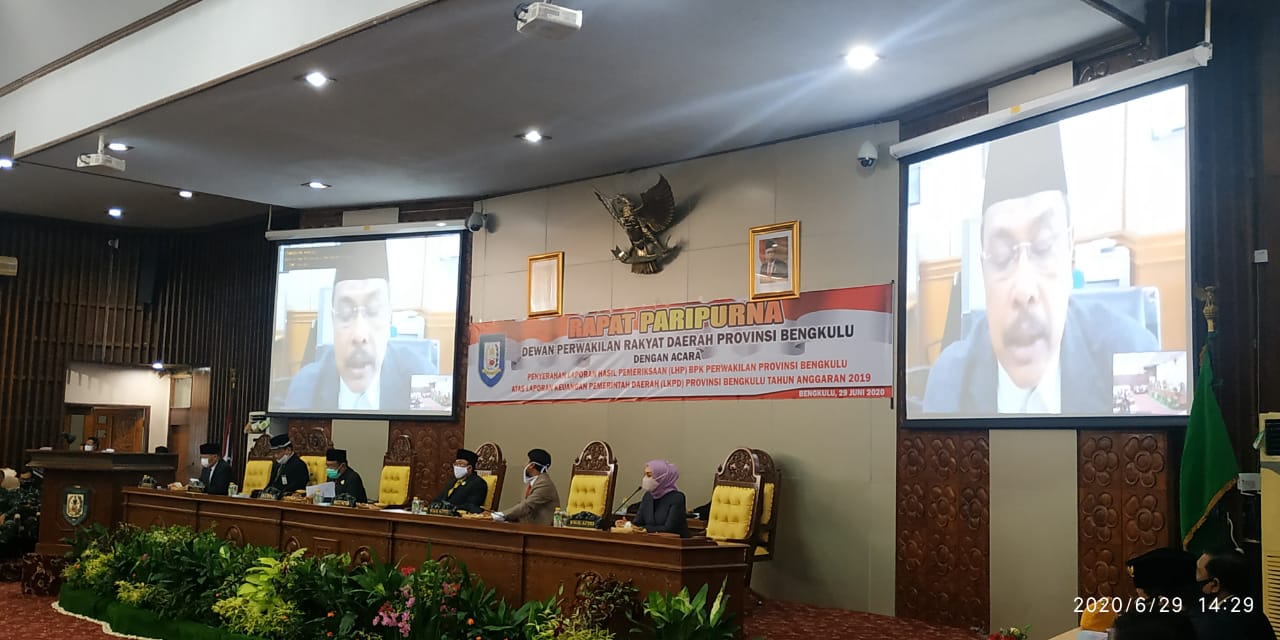 Paripurna DPRD Prov Perdana Ditengah Pandemi, BPK Serahkan LHP Atas LKPD Pemprov