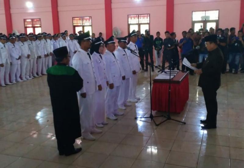 Momen Pelantikan 79 Kepala Desa di Seluma.