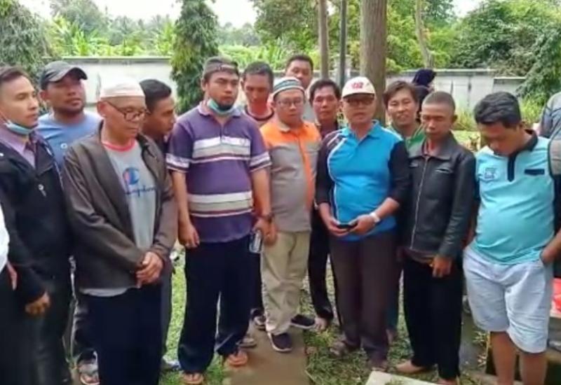 Keluarga salah satu korban bus Sriwijaya.